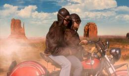 Portrait de groupe avec enfants et motocyclettes