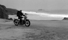 Portrait de groupe avec enfants et motocyclettes