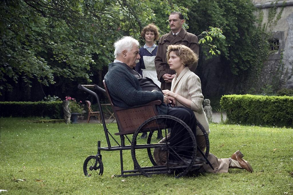 Photos (1/29) La Jeune Fille Et Les Loups Comme Au Cinéma