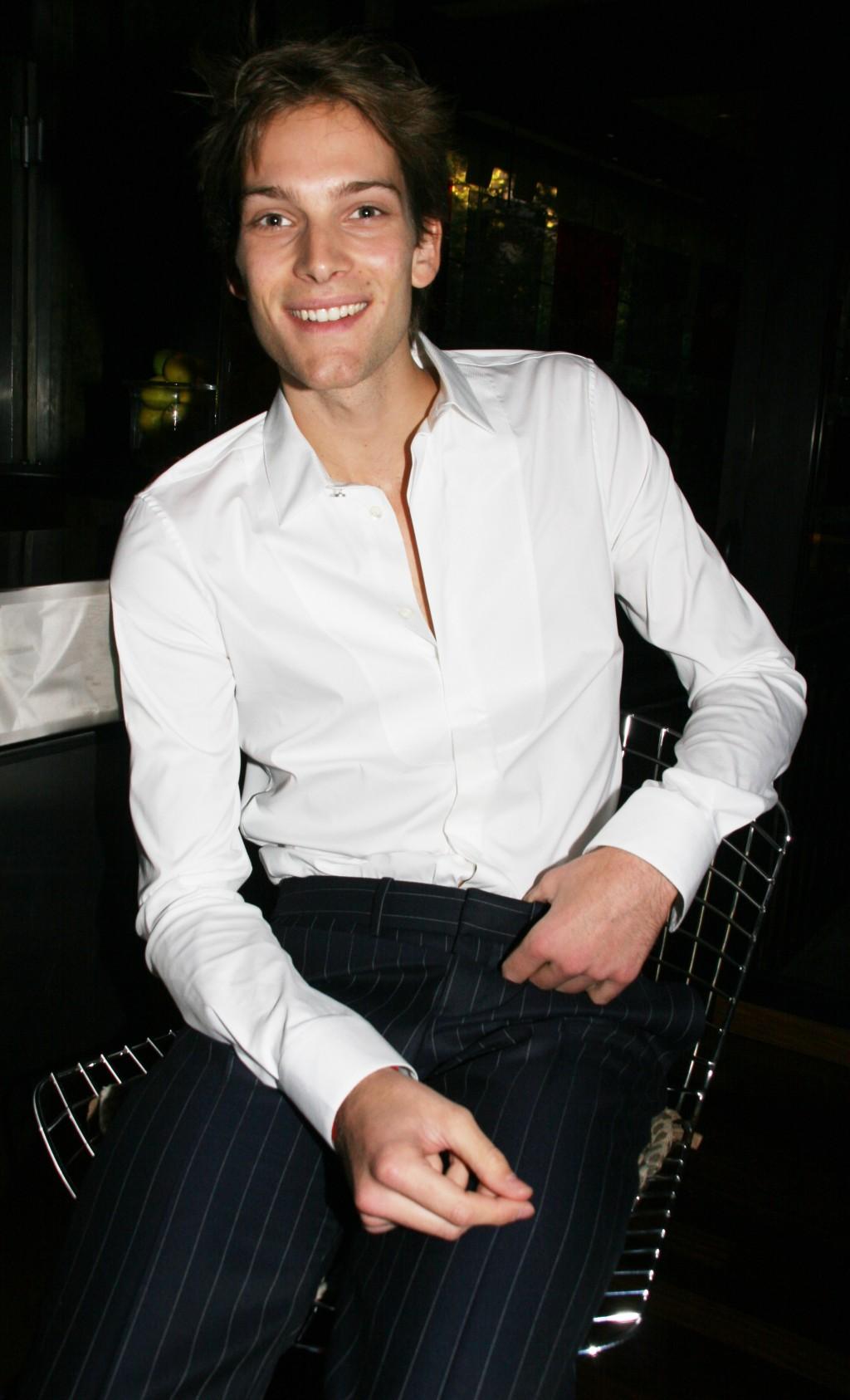 Photos (1/34) Andy Gillet Comme Au Cinéma